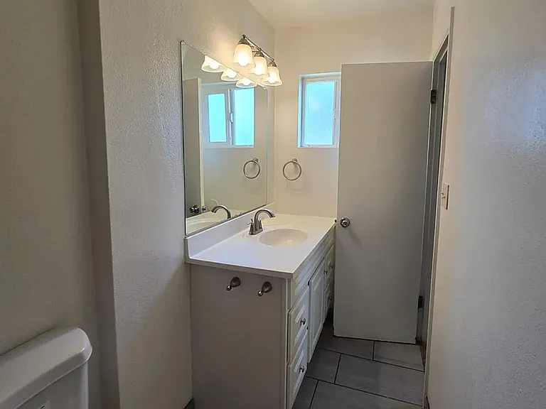 2230 E Beverly Ln — Photo 12