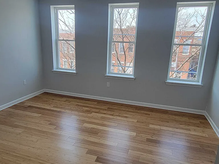 545 N Pulaski St — Photo 8