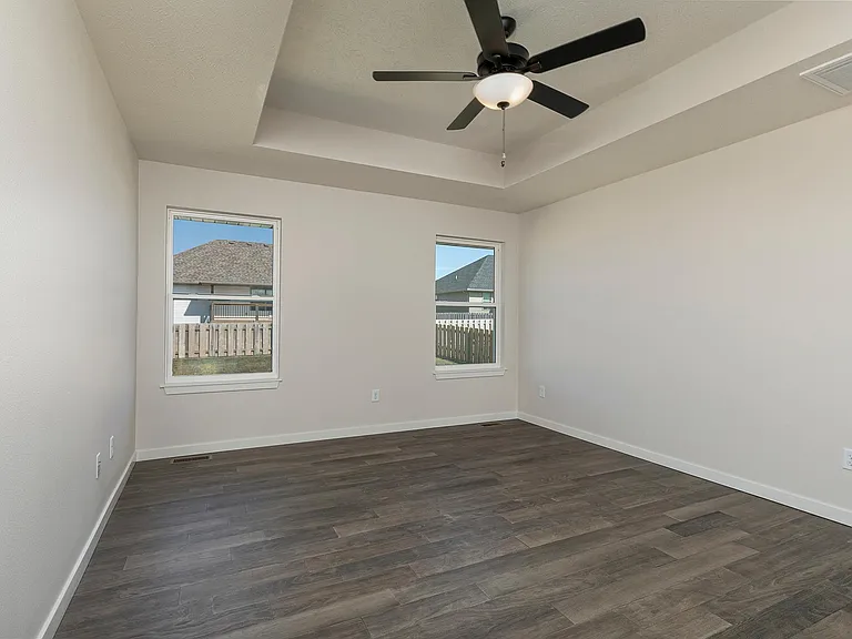 800 E Crew Dr — Photo 12