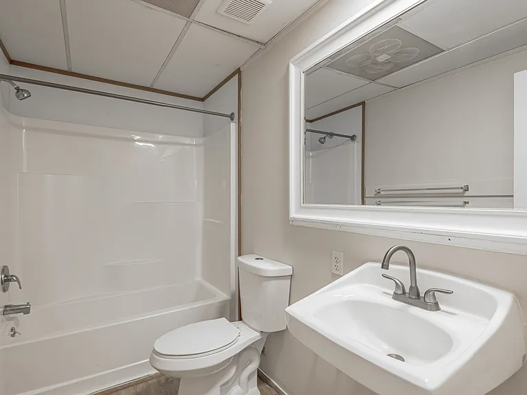 626 University Ave — Photo 14