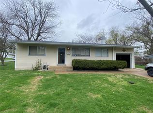 975 Claver Ln, Florissant, MO 63031