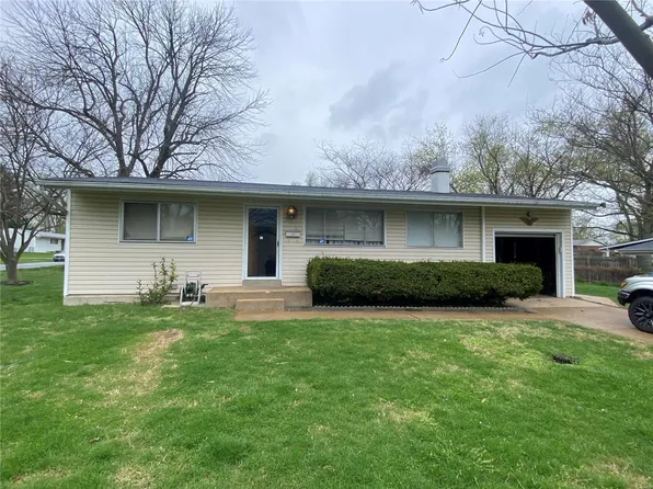 975 Claver Ln, Florissant, MO 63031