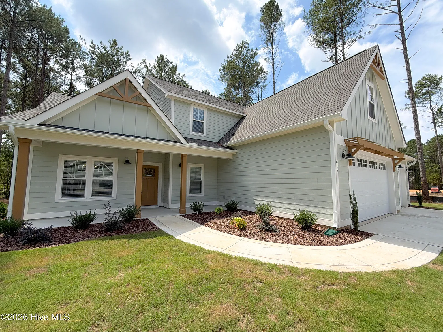4 bed, 3.5 bath, 2831 sqft, $3,200 — Photo 1