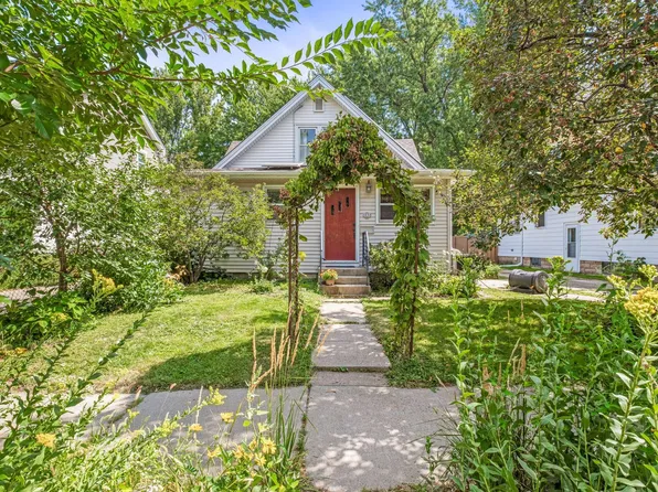 1030 Como Pl, Saint Paul, MN 55103