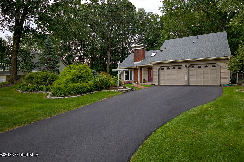 2nd image of 24 Algonquin Road