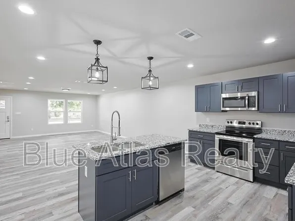 5820 Grayson St, Fort Worth, TX 76119