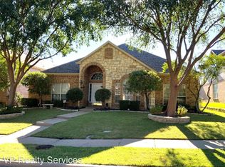 9709 Raven Ln, Irving, TX 75063