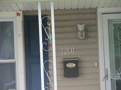 2nd image of 1201 Livingstone Rd