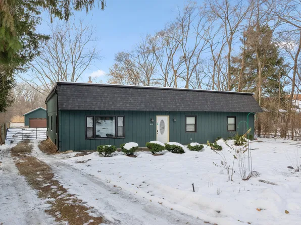 2113 Highwood Rd, McHenry, IL 60051