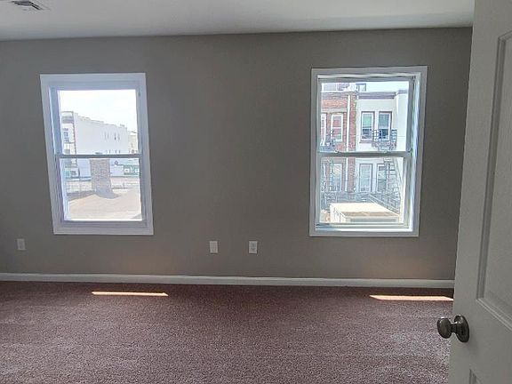 4th image of 110 Jefferson St