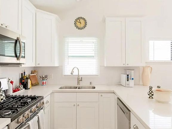 5th image of 1431 Campana St