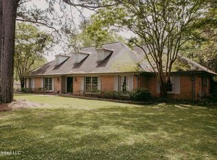 2680 Lake Cir, Jackson, MS 39211