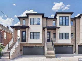 269A 9th St #A, Palisades Park, NJ 07650