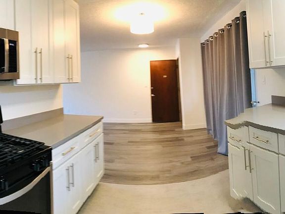 Full Kitchen /Newly Renovated
