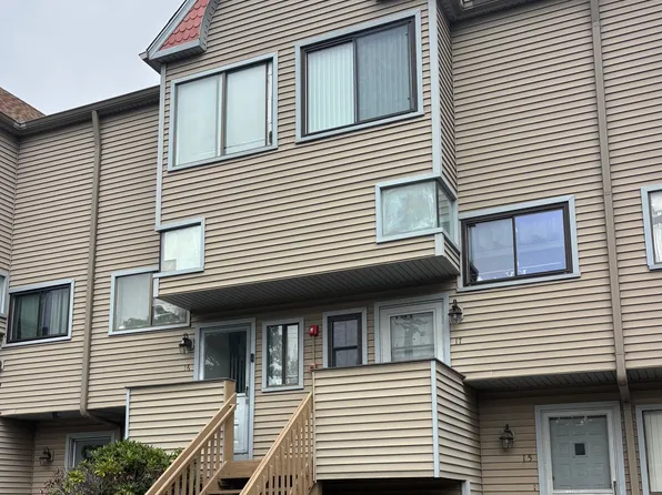 40 Crest Street #16, West Haven, CT 06516