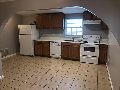 914 E 25th St #LEFT Photo 1