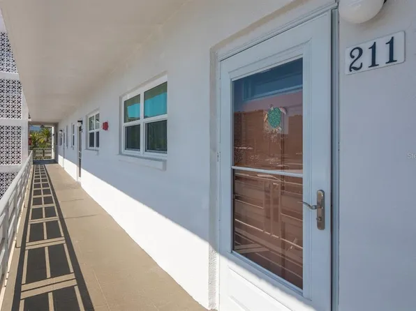 3128 59th St S APT 211, Gulfport, FL 33707