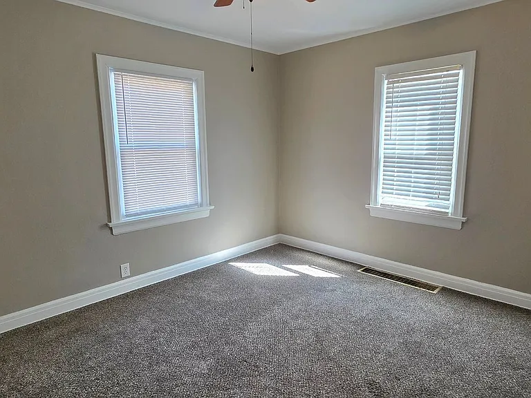 1124 E Washita St — Photo 3
