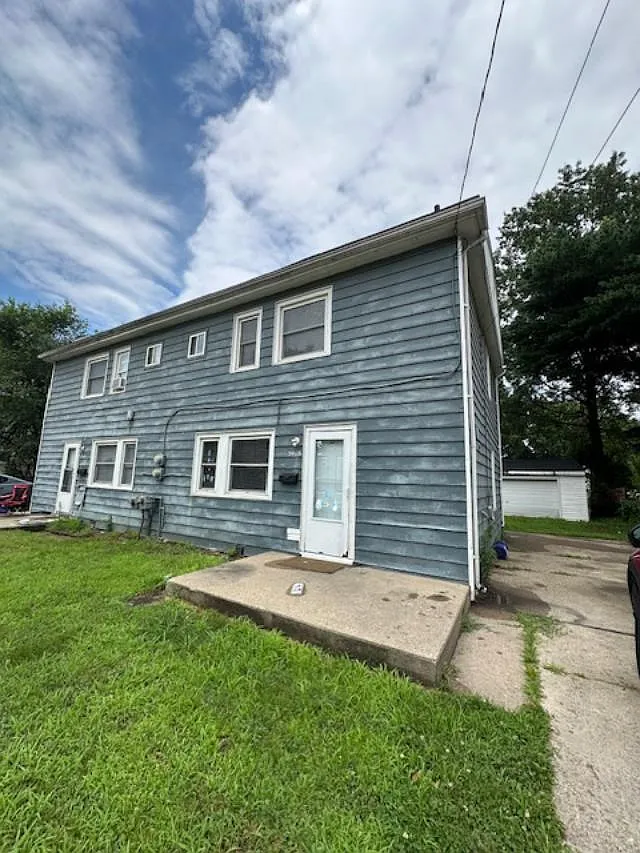 3 bed, 1.5 bath, 1053 sqft, $1,350 — Photo 1