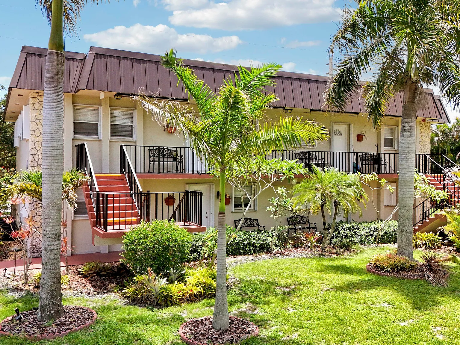 2 bed, 1.5 bath, 1000 sqft, $3,500 — Photo 2