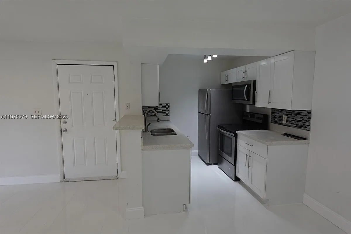Building Photo - 15560 SW 104th Ter #613