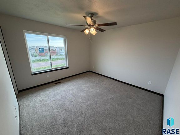 4th image of 9426 W Tunis Dr