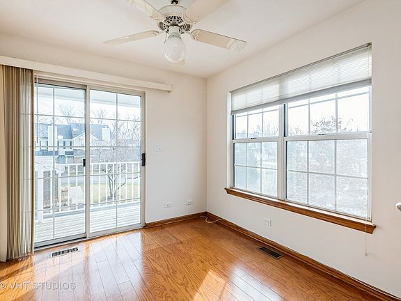 5th image of 642 Portage Ct
