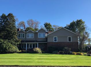 389 Pepperidge Rd, Hewlett, NY 11557