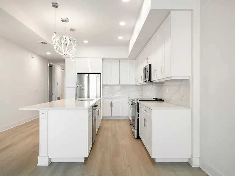 400 150th Ave #501 — Photo 4