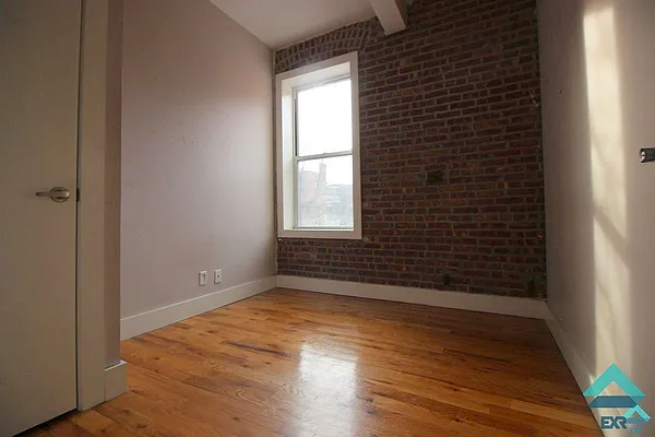 Rented by EXR | media 37