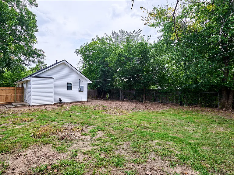 227 W Johnson St — Photo 19