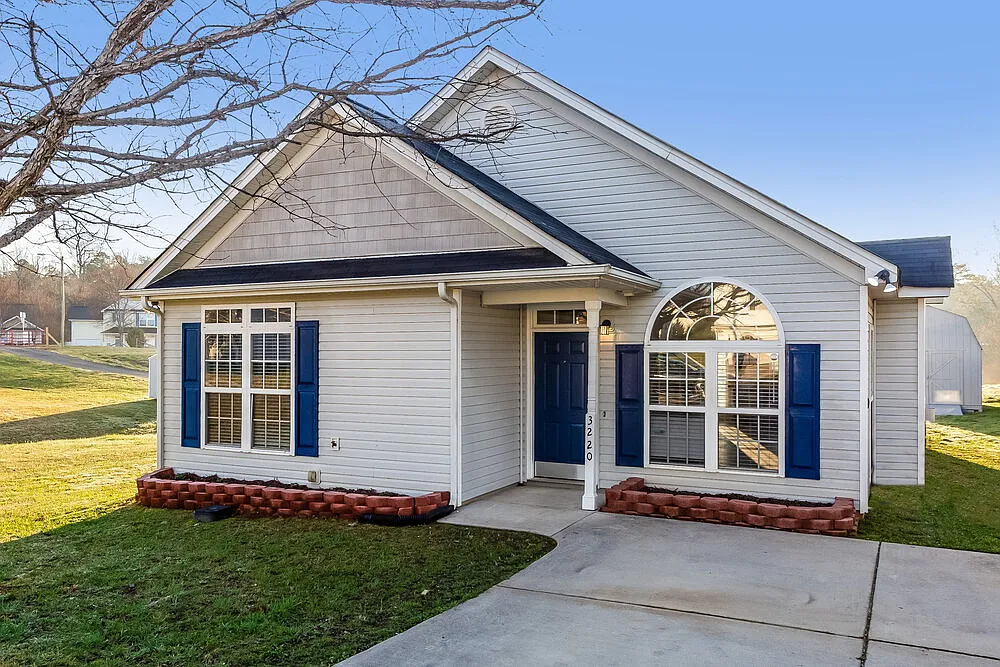 3 bed, 2.0 bath, 1199 sqft, $1,755 — Photo 4