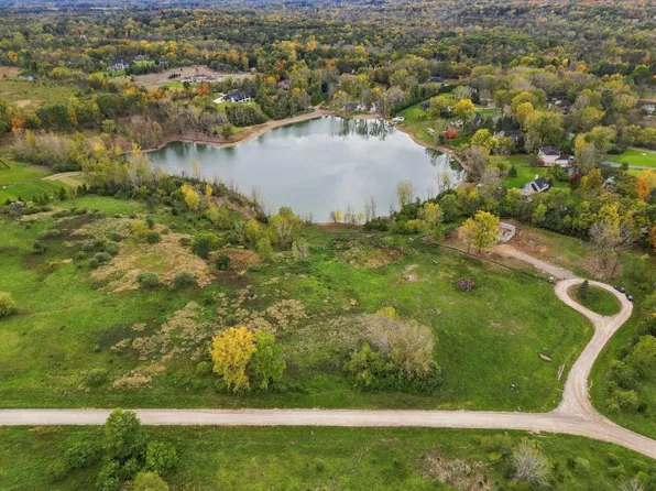 5670 E Stone Valley Dr, Ann Arbor, MI 48105