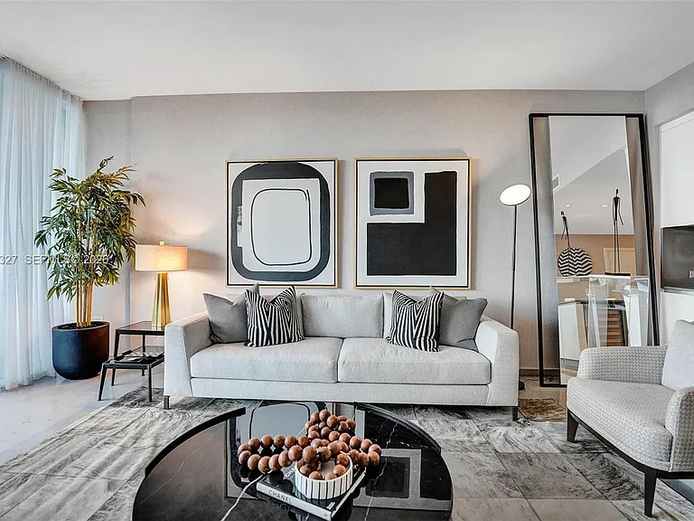 88 SW 7th St #1408 — Photo 9