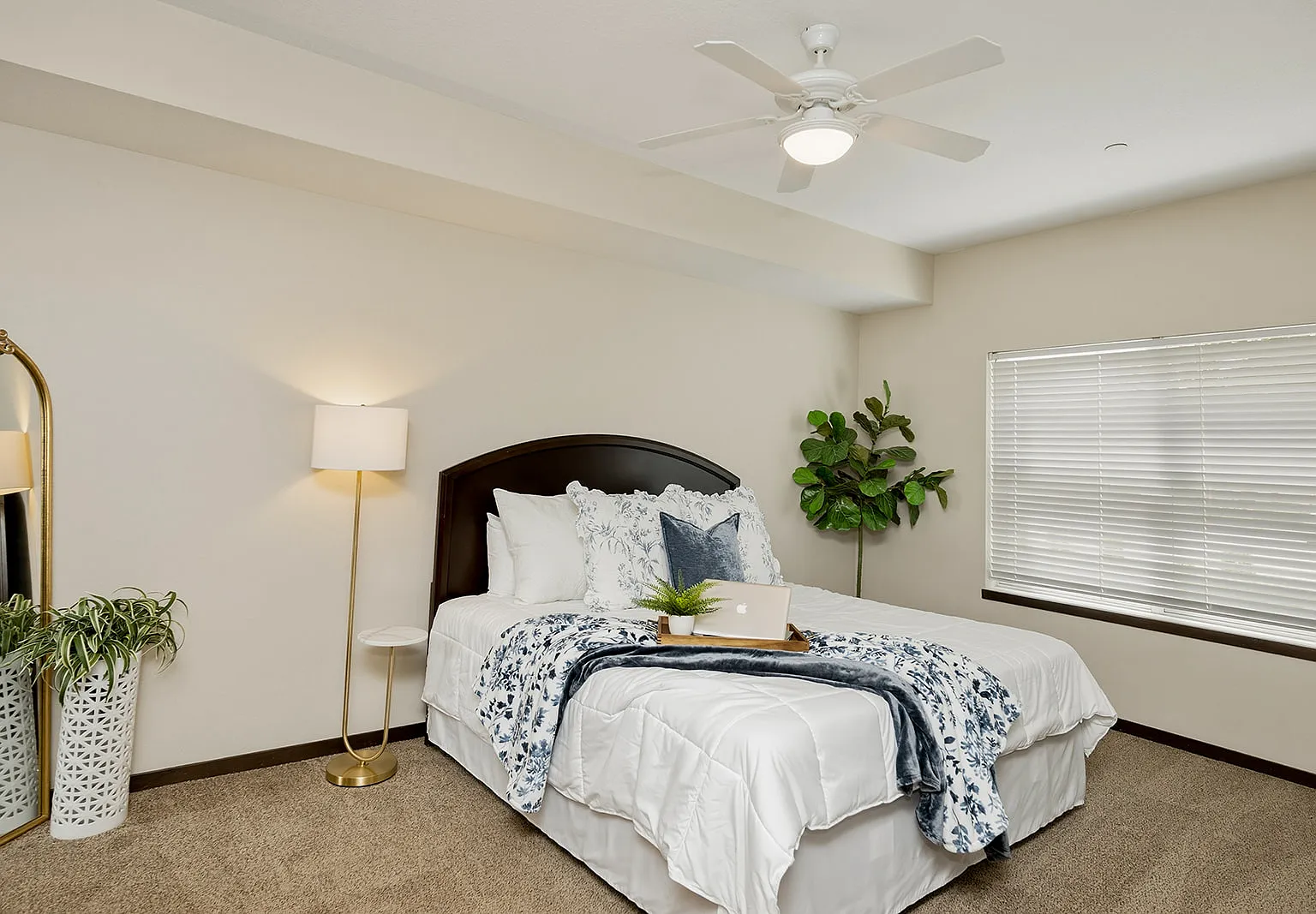 Sierra Pointe — Photo 3