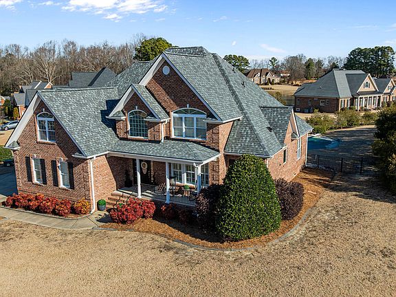 2nd image of 16 Tudor Way
