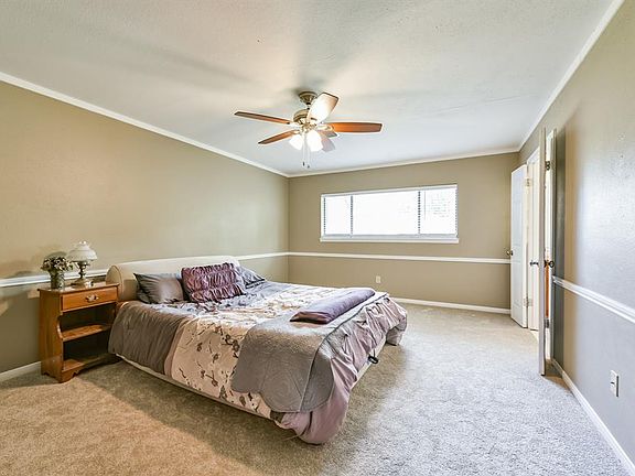 4th image of 4062 Sherwood St E