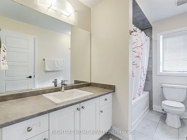 70 Westlake Cres — Photo 21