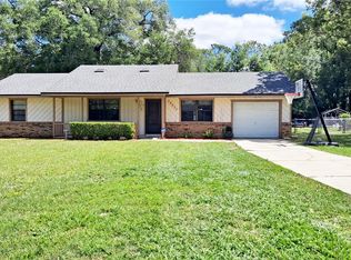 25930 Sackamaxon Dr, Mount Plymouth, FL 32776