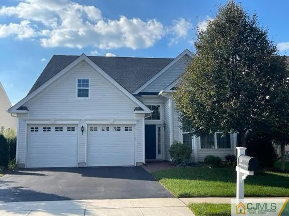 136 Andover Dr S, Kendall Park, NJ 08824