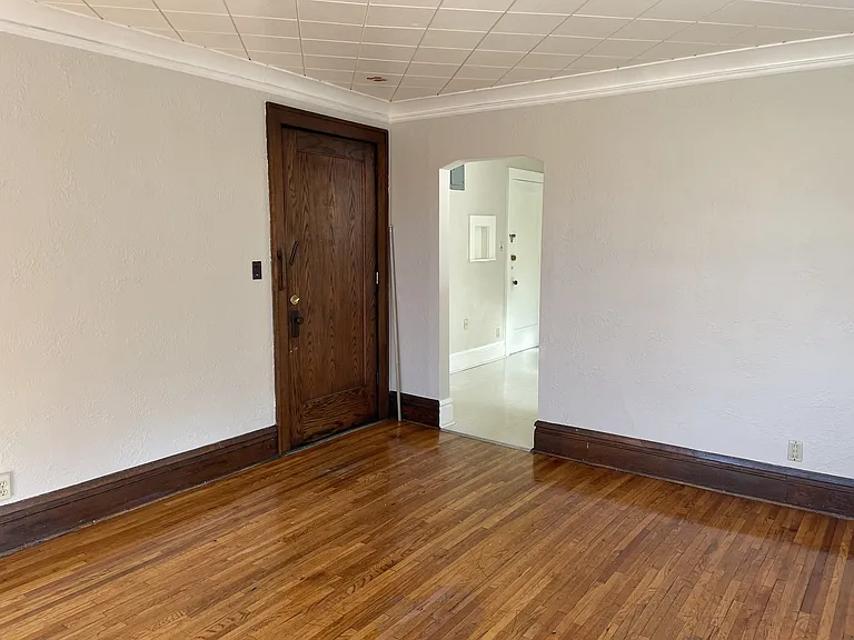 1576 Portland Apartments — Photo 2
