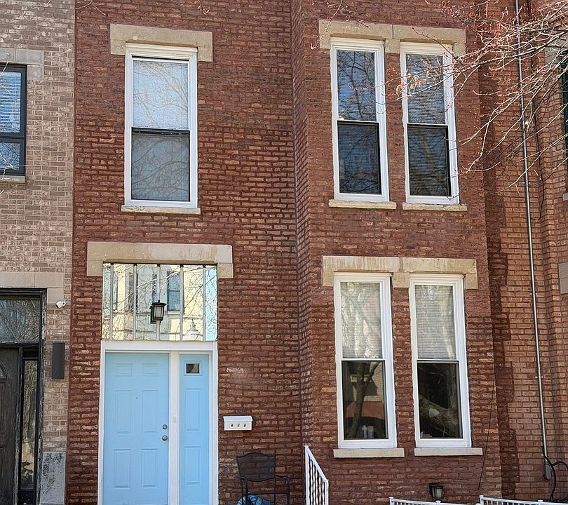 1st image of 916 S Bishop St