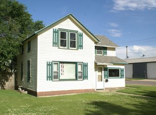 1202 S 3rd St, Aberdeen City, SD 57401