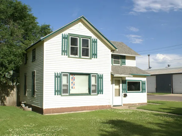 1202 S 3rd St, Aberdeen City, SD 57401