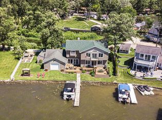 16466 Sharon Dr, Fenton, MI 48430