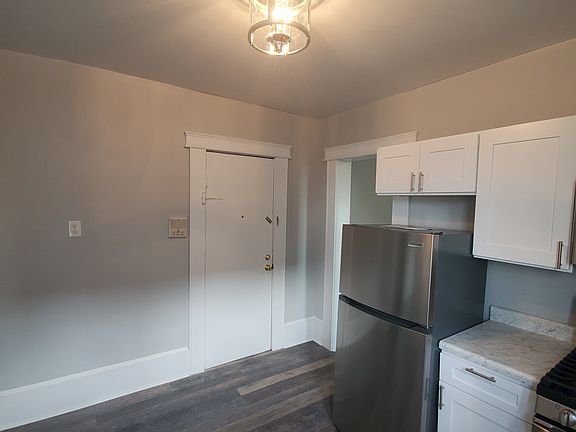 4th image of 228 Hancock Ave