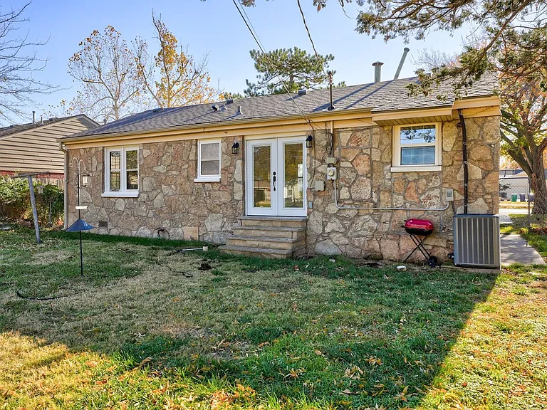 3135 NW Grand Blvd — Photo 36