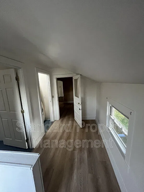 3 bed, 1.0 bath, $1,650 — Photo 2