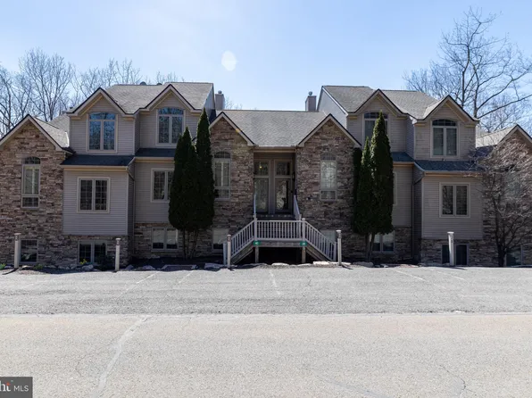 40 Mountainwoods Dr, Lake Harmony, PA 18624