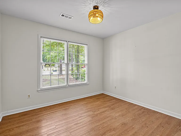 811 Bedford Park — Photo 9